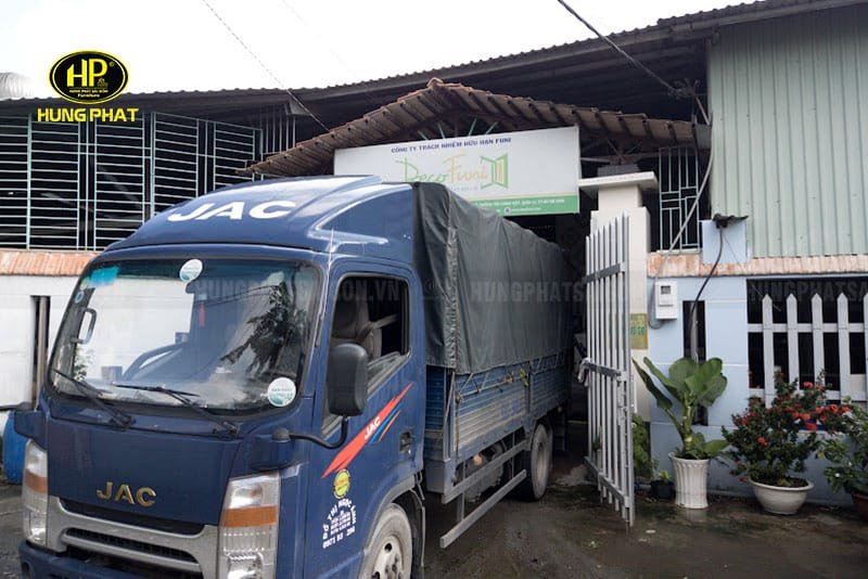 Bên ngoài showroom Nội thất FUNI tại Quận 12