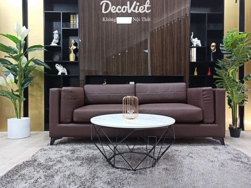 Bên trong showroom Nội Thất DecoViet trưng bày nhiều bộ sofa