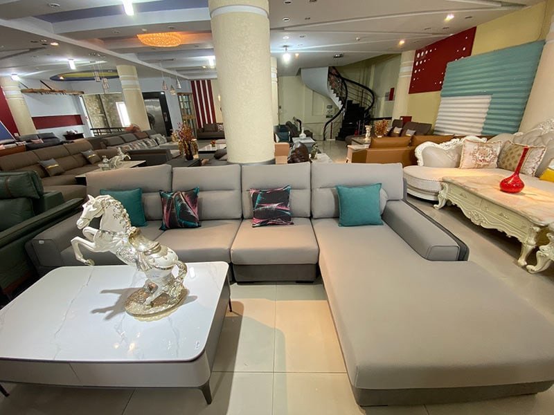 Bên trong Siêu thị Nội thất Ái My