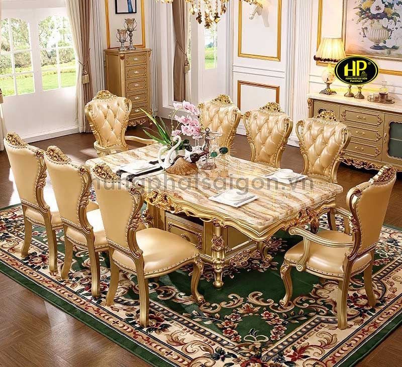 Bộ bàn ghế ăn bằng gỗ trong không gian ấm cúng