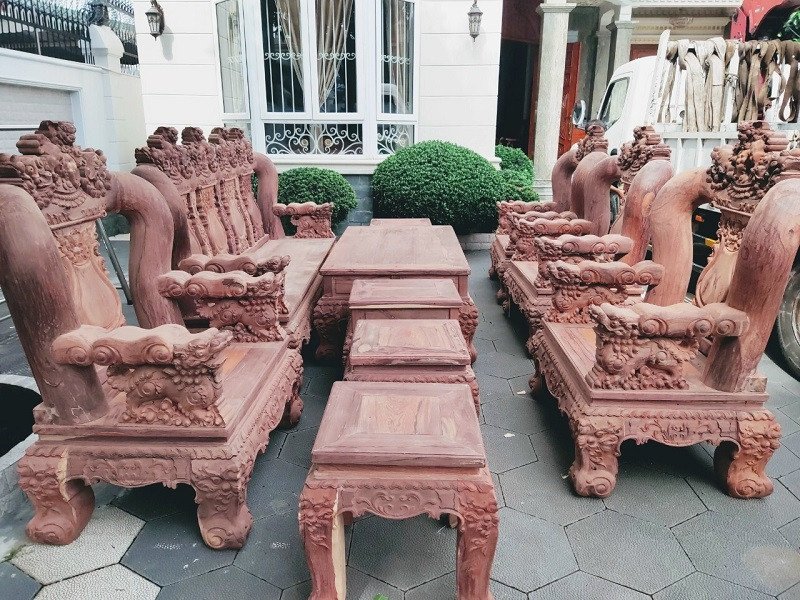 Bộ bàn ghế gỗ phòng khách kích thước nhỏ