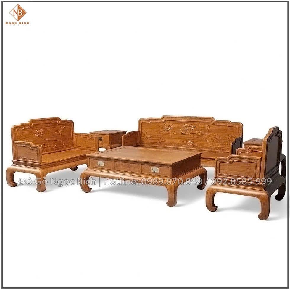 Bộ bàn ghế phòng khách sang trọng được chế tác từ gỗ Rosewood với các chi tiết chạm khắc tinh xảo và bề mặt gỗ bóng đẹp