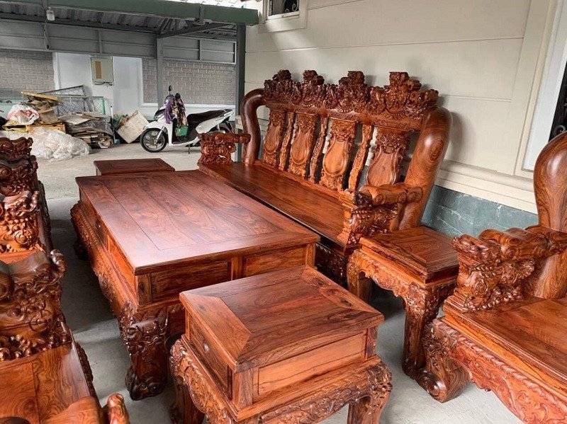 Bộ bàn ghế gỗ tự nhiên tay 18 mặt khung tranh cho biệt thự