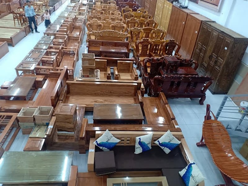 Bộ bàn ghế làm từ gỗ tự nhiên sang trọng