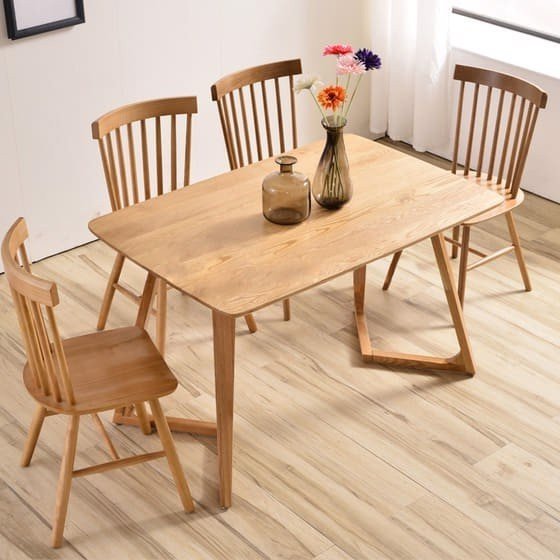 Bộ bàn ghế nội thất làm từ gỗ cao su có giá thành hợp lý