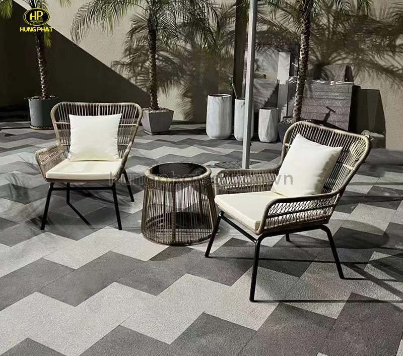 Bộ bàn uống trà ngoài trời bằng mây nhựa hiện đại cho sân thượng.