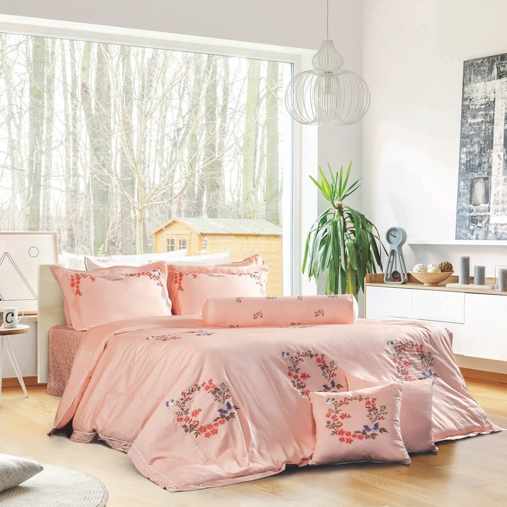Bộ chăn ga gối màu hồng cam với họa tiết hoa cỏ