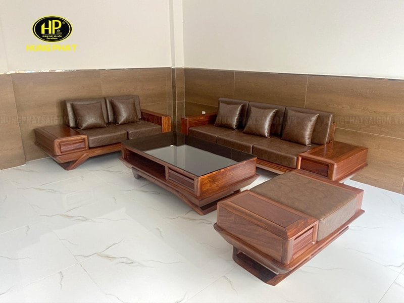 Bộ sofa gỗ nguyên khối hài hòa với không gian phòng khách