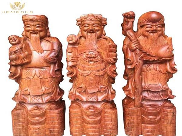 Bộ tượng Phúc Lộc Thọ chế tác từ gỗ tự nhiên với đường nét tinh xảo