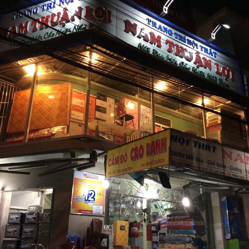 Các mặt hàng trang trí và nội thất tại tiệm Nam Thuận Lợi