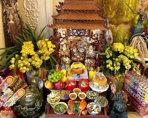 Các vật phẩm cần thiết cho nghi thức bao sái bàn thờ Thần Tài và văn khấn