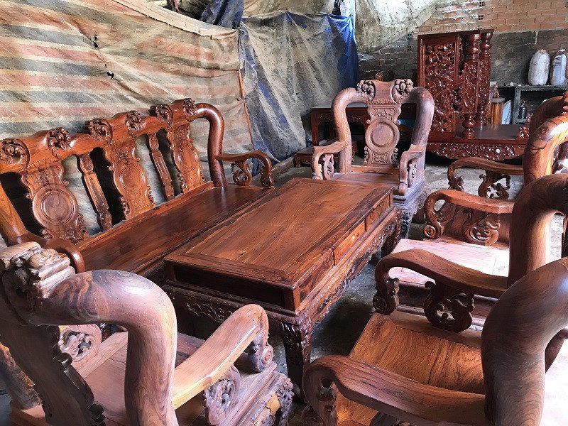 Cách bố trí bộ bàn ghế gỗ cẩm lai trong phòng khách