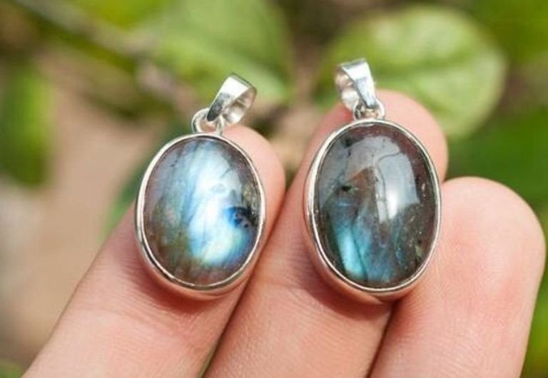 Cách phân biệt đá Labradorite thật và giả trên thị trường