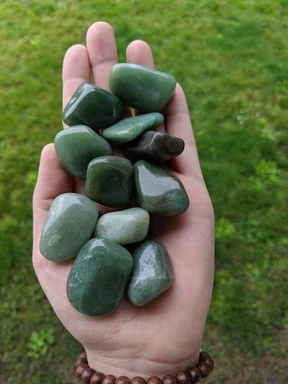Cách tẩy uế và nạp lại năng lượng cho đá Aventurine