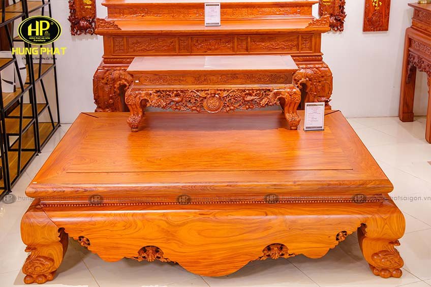 Cận cảnh Sập ngồi gỗ Hương Đá cho thấy chất lượng gỗ và đường vân tinh tế