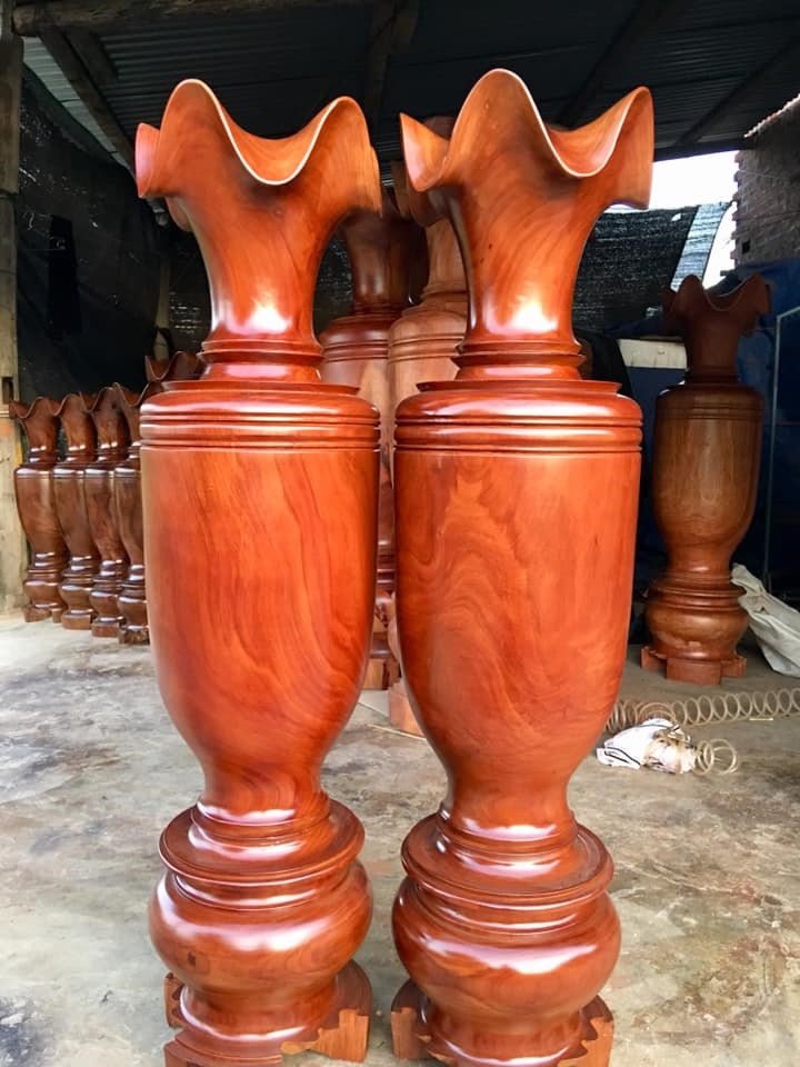 Cặp lộc bình trang trí làm từ gỗ hương