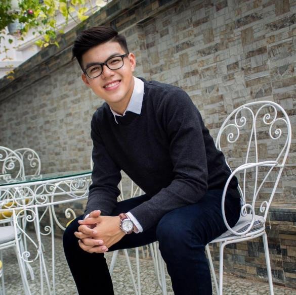 Chân dung một nam giới trung niên, tượng trưng cho nam mạng tuổi Ất Tỵ 1965, đang suy tư về vận mệnh và tử vi.