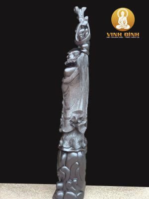 Chi tiết chạm khắc tượng Đạt Ma Quá Hải, khắc họa thần thái kiên định