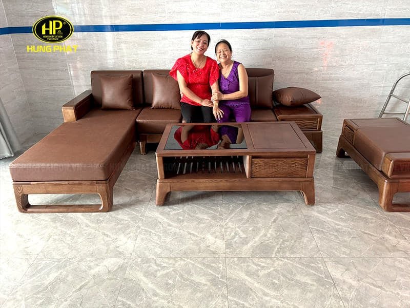 Chi tiết chân quỳ và mặt ghế sofa gỗ sồi