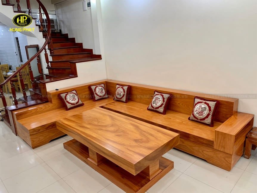 Chọn bộ sofa gỗ nguyên khối có kích thước vừa vặn cho phòng khách