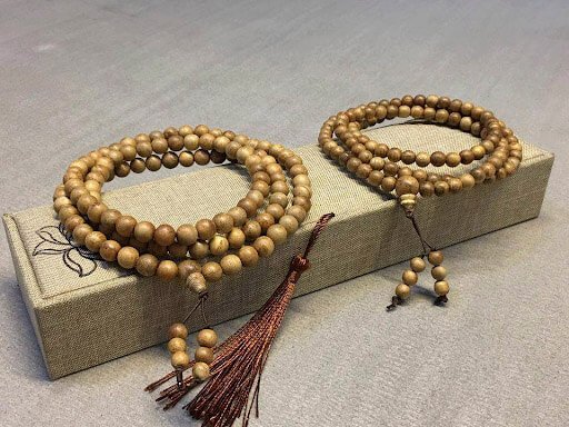 Chuỗi hạt đeo tay 108 hạt phổ biến trong Phật giáo