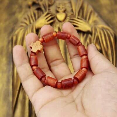 Chuỗi hạt đeo tay dùng trong Thiên Chúa Giáo (Mân Côi)