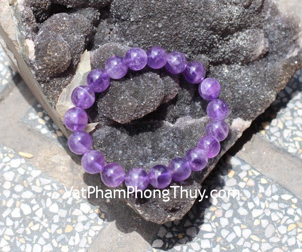 Chuỗi thạch anh tím phong thủy mang lại bình an cho hôn nhân tuổi Ất Sửu