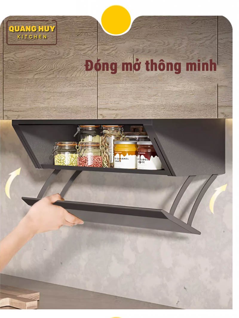 Cơ chế đóng mở linh hoạt của kệ gia vị tủ bếp trên giúp tiết kiệm không gian hiệu quả