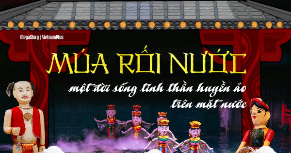 Con rối nước truyền thống làm từ gỗ sung đang biểu diễn trên mặt nước