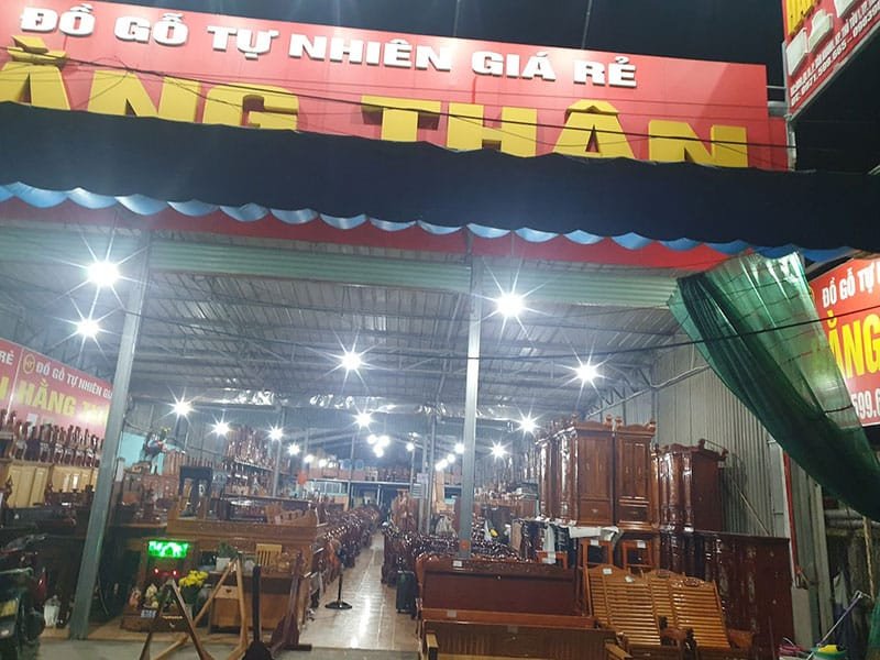 Cửa hàng đồ gỗ nội thất gia đình Hằng Thân tại Mỹ Tân, Cao Lãnh