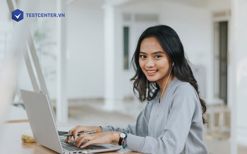 Cung Bọ Cạp với ánh mắt sắc sảo, thể hiện trí tuệ sâu sắc và khả năng phân tích của cung hoàng đạo càng lớn càng thông minh