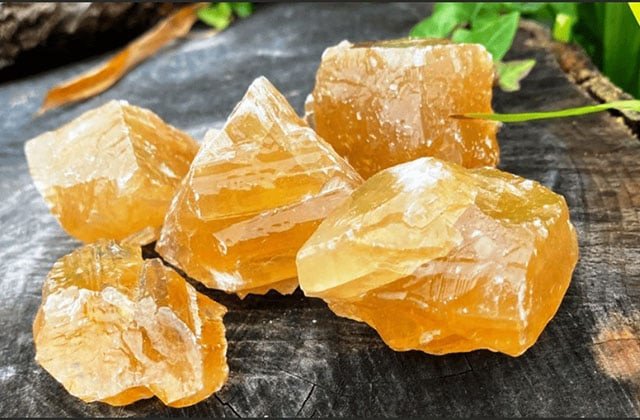 Đá Citrine còn được gọi là Thạch Anh Vàng, được sử dụng từ thời cổ đại