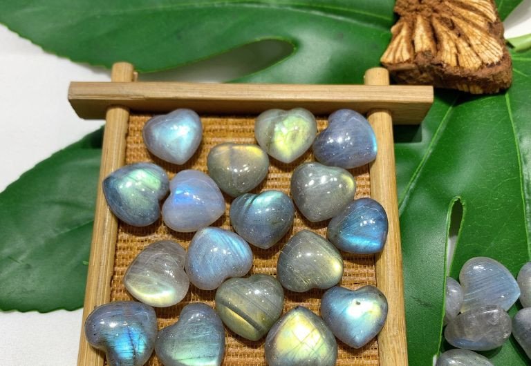 Đá Labradorite hỗ trợ sức khỏe và cân bằng năng lượng