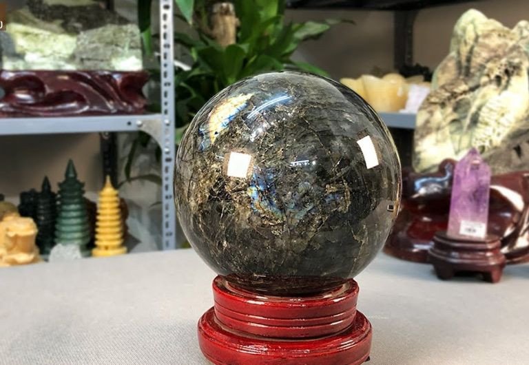 Đá Labradorite kích thích sáng tạo và trực giác