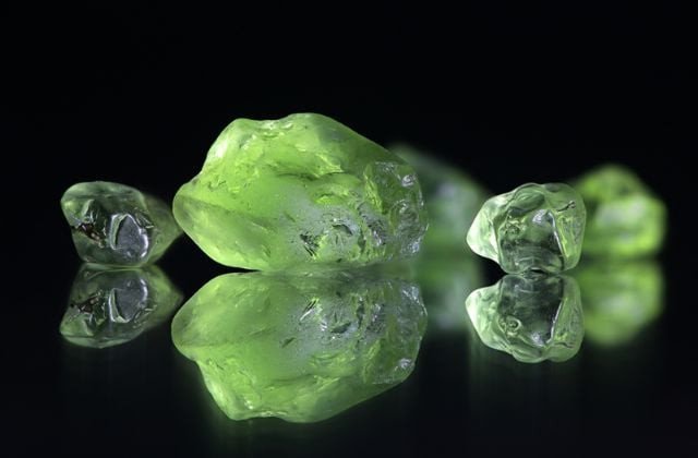 Đá Peridot có độ tinh khiết cao sẽ có giá càng cao 