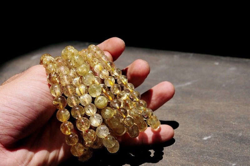 Đá thạch anh vàng, đá mắt hổ hợp mệnh 2k6