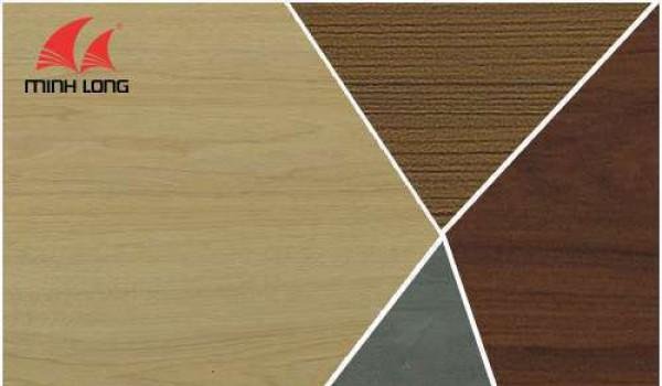 Đặc điểm vân gỗ Teak tự nhiên màu vàng nâu với các đường vân thẳng đặc trưng