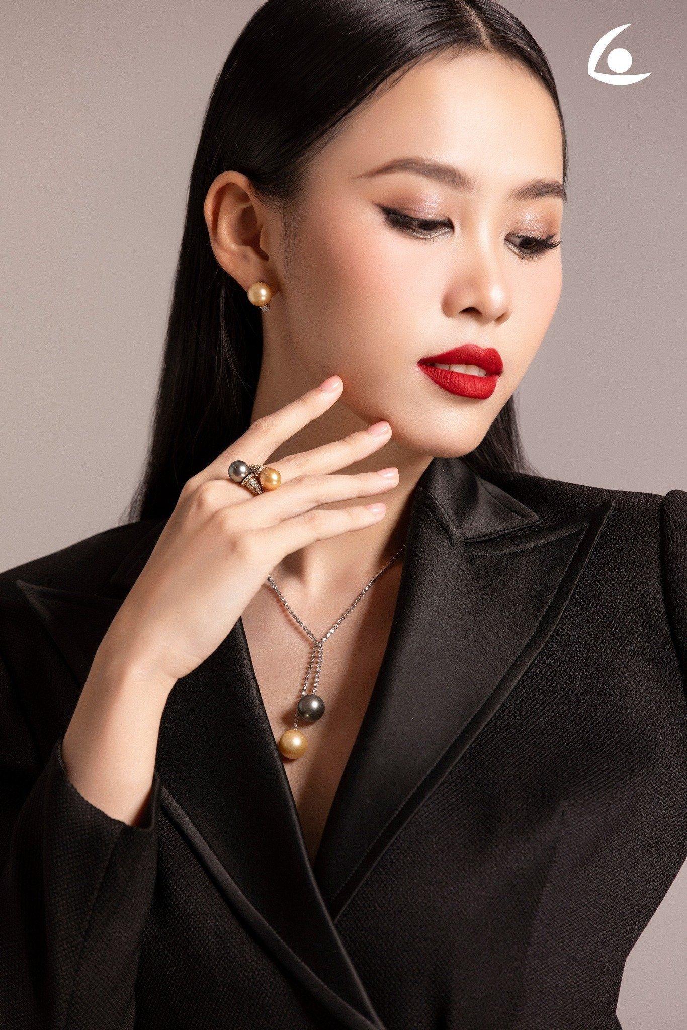 Dây chuyền phong thủy kết hợp màu sắc hài hòa