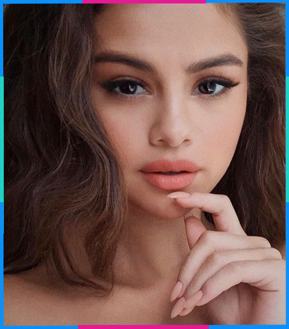 Đôi mắt nâu sáng và mê hoặc của ca sĩ Selena Gomez, thuộc cung Cự Giải.