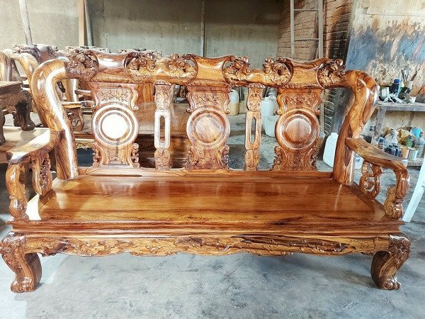 Ghế dài trong bộ bàn ghế gỗ tay 12