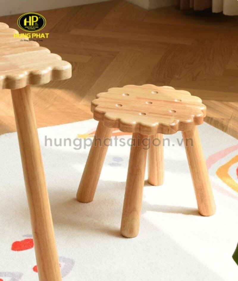 Ghế đẩu vintage bằng gỗ với mặt ngồi độc đáo