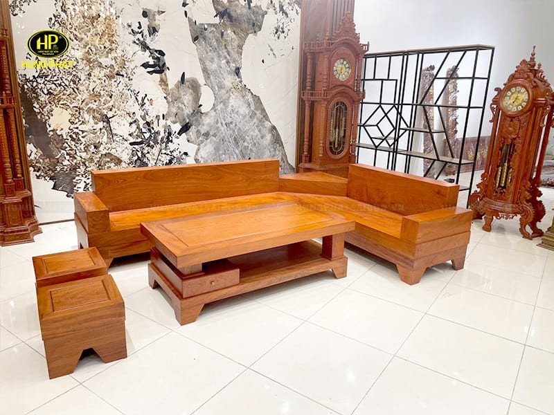 ghế sofa gỗ nguyên khối hương đá đặt trong phòng khách
