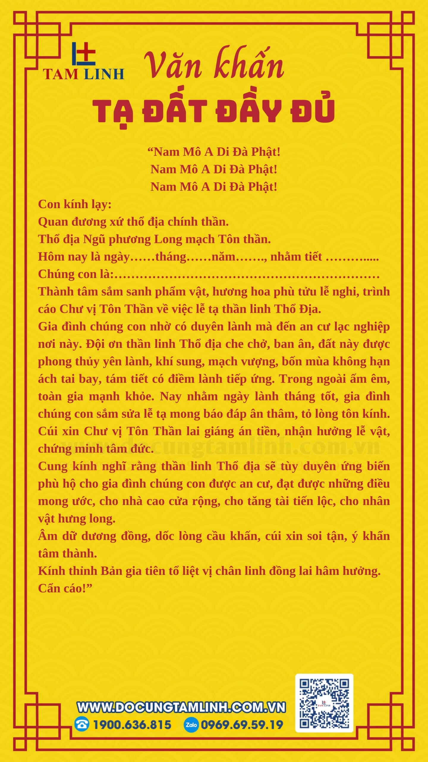 Gia chủ đọc bài văn khấn tạ đất đầu năm với lòng thành kính cầu nguyện.