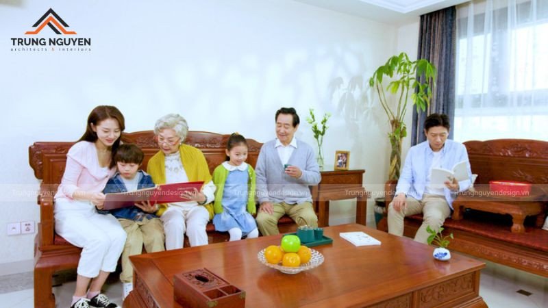 Gia chủ xem ngày xây nhà theo tuổi trên lịch vạn niên để đảm bảo khởi công thuận lợi.