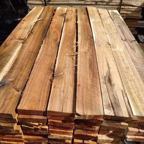 Gỗ Keo với màu vàng trắng và vân tự nhiên