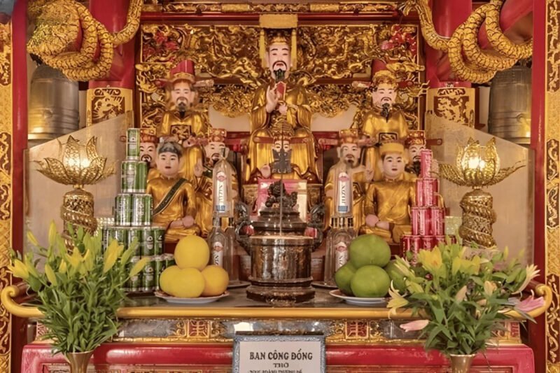 Hình ảnh ban Công Đồng linh thiêng tại Đền Bà Chúa Kho, nơi dâng văn khấn xin lộc rơi lộc vãi đền bà chúa kho và cầu an lành.