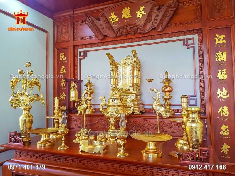 Bày Trí Bàn Thờ Gia Tiên & Thần Tài Chuẩn Phong Thủy