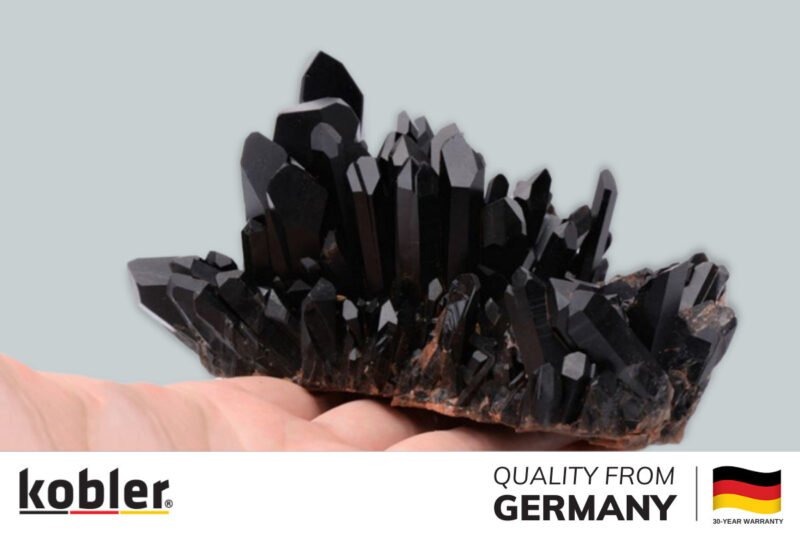 Hình ảnh đá thạch anh đen nguyên khối, giải đáp thạch anh đen hợp mệnh gì