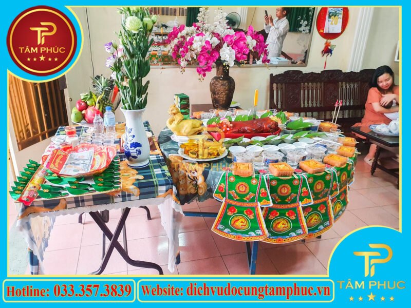 Hình ảnh mâm cúng thôi nôi bé trai tươm tất sau khi hoàn thành nghi thức văn khấn thôi nôi bé trai quan trọng.