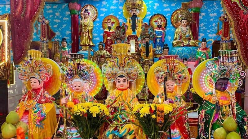 Hình ảnh thờ cúng Diêu Trì Thánh Mẫu tại các đền miếu